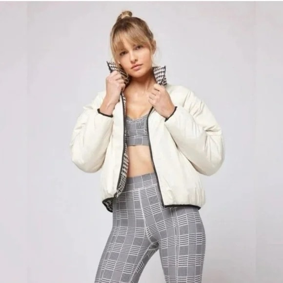 L*Space Elevation Reversible Jacket - Picture 3 of 5